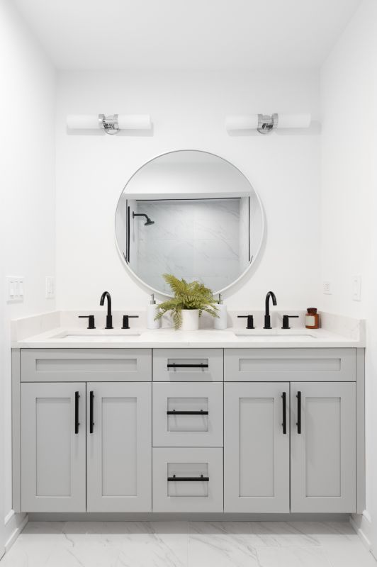 Bathroom with Modern Vanity